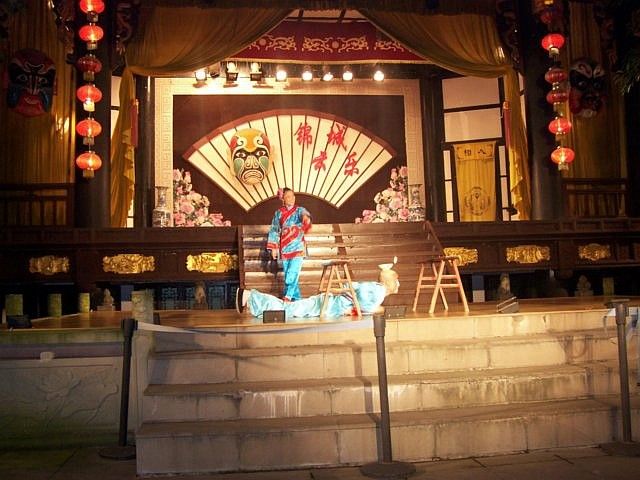 Wuhou theatre of Jinli street - Balancing show