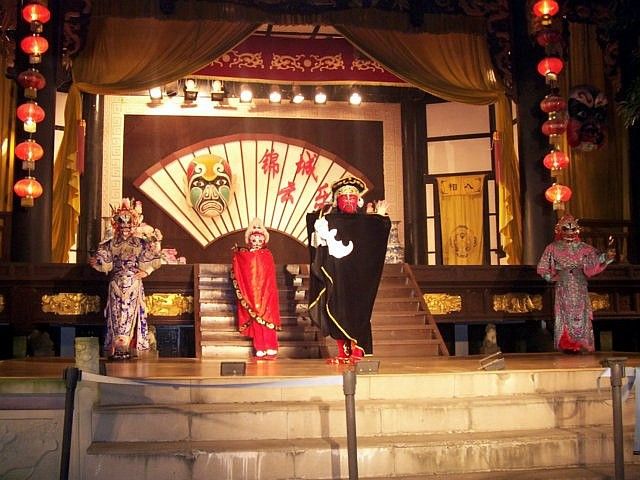 Théâtre Wuhou - Changement de masques avec Monsieur