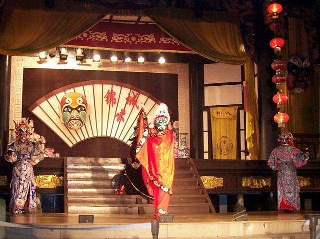 Wuhou theatre - Masks changing with Madame
