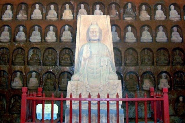 Site bouddhique de Leshan - Salle des 1.000 Bouddhas