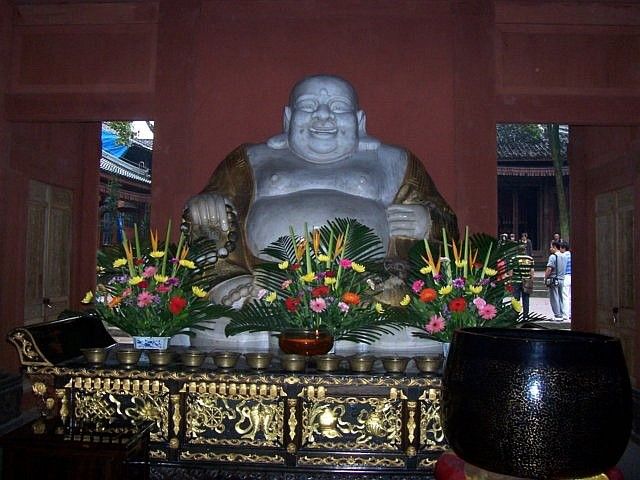 Site bouddhique de Leshan - Bouddha riant au gros ventre au temple Lingyun