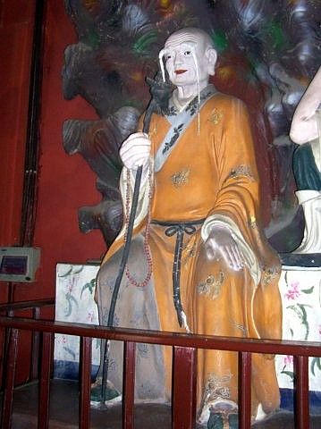 Temple Lingyun - Un disciple de Bouddha avec de longs sourcils