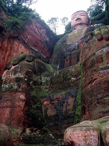 Leshan Buddhist site - Great Buddha seen from downstairs and from the right