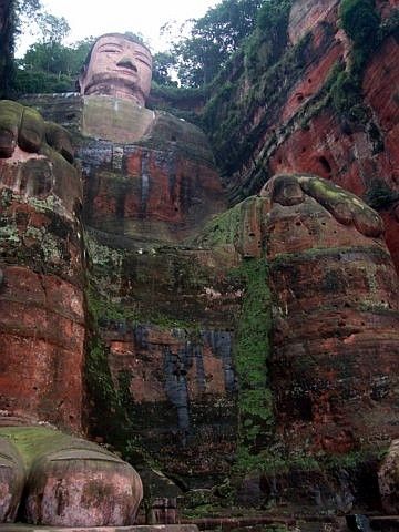 Leshan Buddhist site - Great Buddha seen from downstairs and from the left