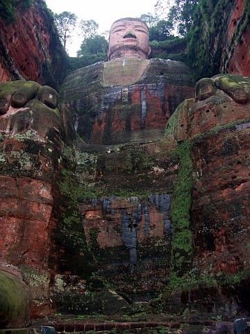 Leshan Buddhist site - Great Buddha seen from downstairs and from the middle
