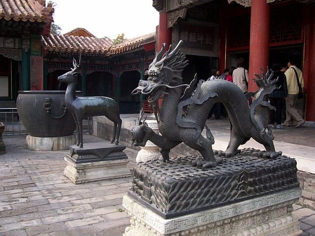 Forbidden city - Statues in front of a palace