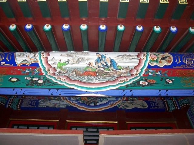 Summer palace - Beams decorated with characters