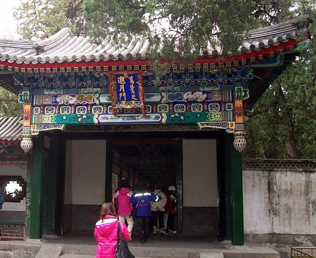 Summer palace - An entry to the long corridor