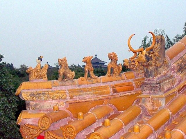 Parc Beihai - Figurines en terre cuite sur l'un des toits