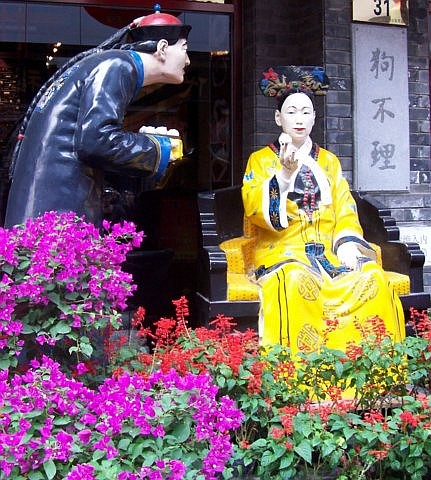 Rue qianmen - Statues de mandarin et impératrice