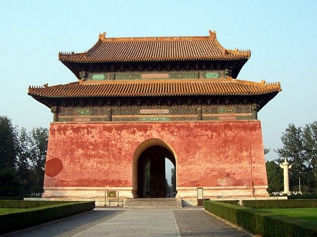 Tombeaux des Ming - Tour de la stèle des mérites et vertus
