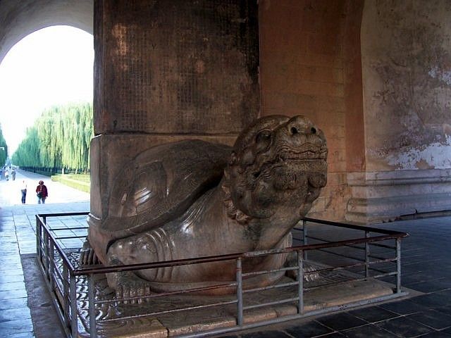 Tombeaux des Ming - Statue de tortue à tête de dragon