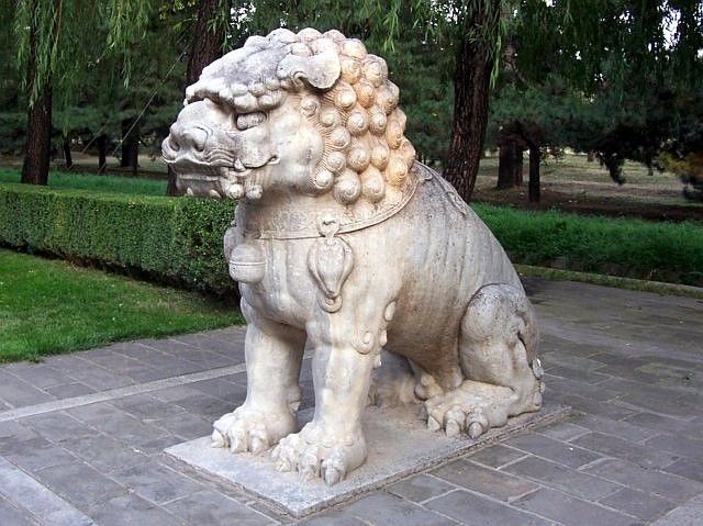 Voie des esprits de la nécropole des Ming - Statue de lion assis