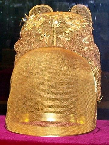 Dingling museum - golden crown