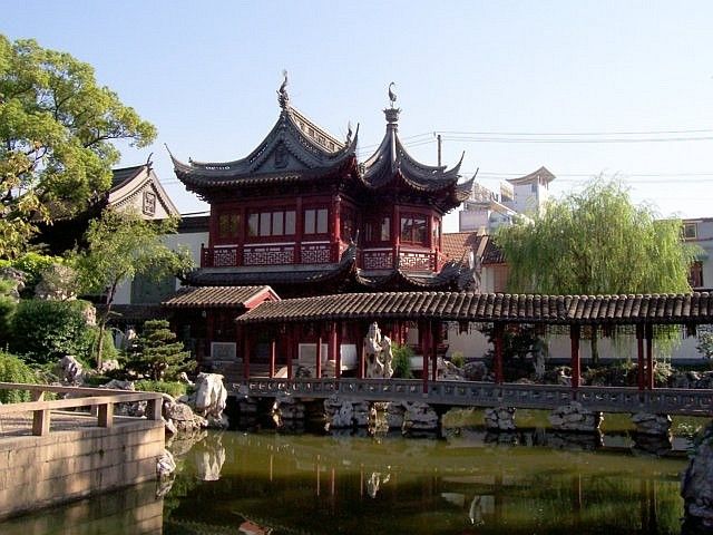 Yu garden - Nice view on zigzag covered porch and pavilion