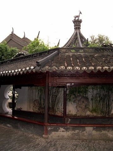 Yu garden - Angle of a covered porch