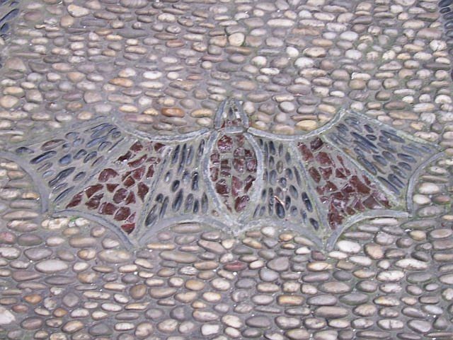 Humble administrator's garden - Cobblestones with bat pattern