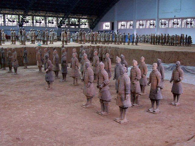 Armée enterrée de Xian - Fosse #1, soldats en rénovation
