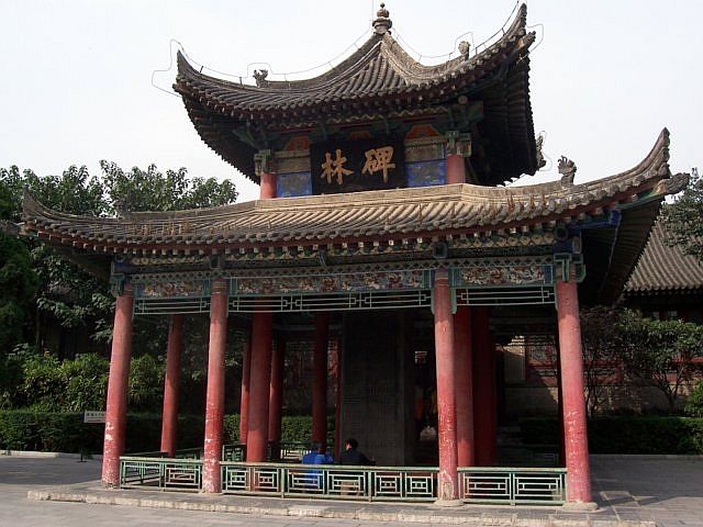 Gate of the filial piety leading to the forest of steles
