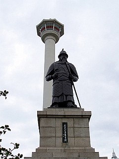 Statue of admiral Yi Sun-Sin