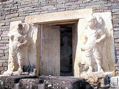 Bas-reliefs de gardiens