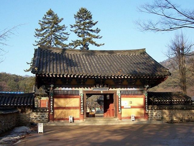 Beopjusa temple - Gate