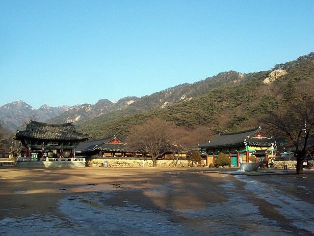 Beopjusa temple - Courtyard