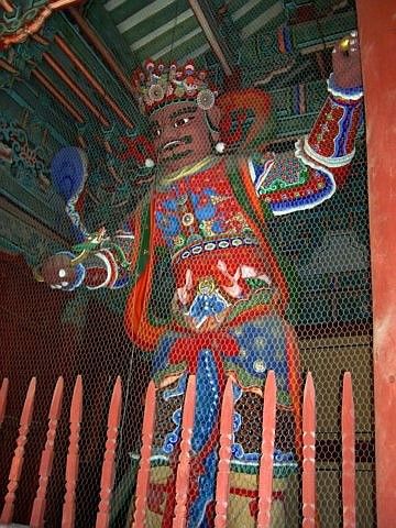 Beopjusa temple - King of Heaven, guardian of the west