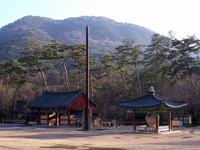 Beopjusa temple - Mast and its support
