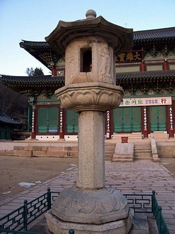 Temple Beopjusa - Lanterne en pierre