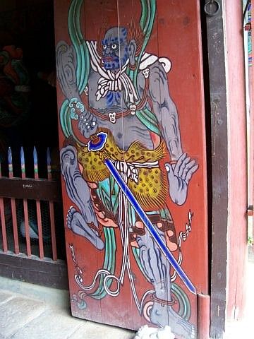 Temple Beomeosa - Gardien de la Loi bouddhique