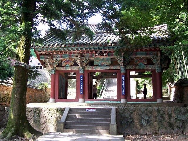 Beomeosa temple - Gate of non-duality