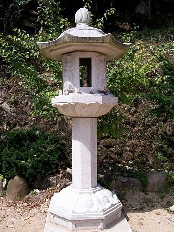 Beomeosa Buddhist temple - Lantern