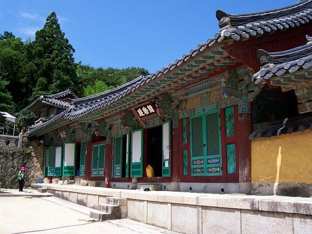Beomeosa Buddhist temple - Hall