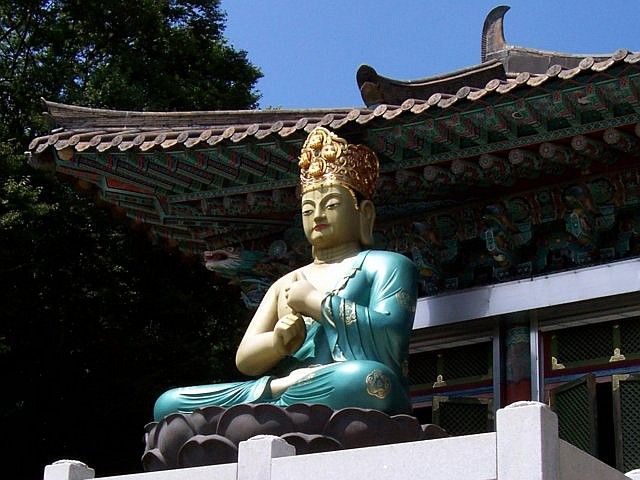 Beomeosa Buddhist temple - polychrome statue of Buddha