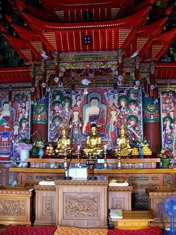 Temple Haedong Yonggungsa - Autel de  Bouddha