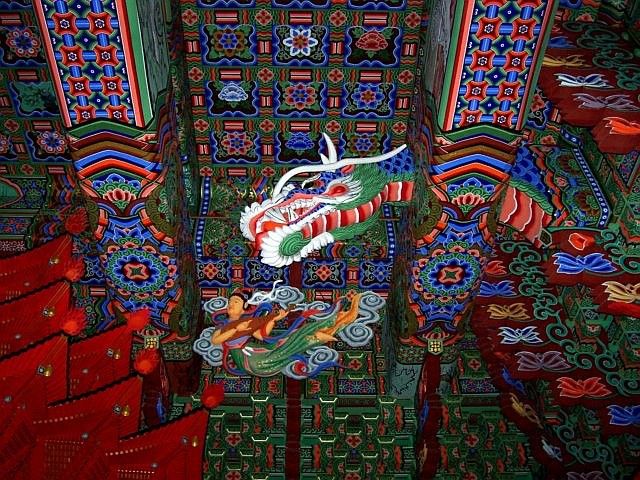 Haedong Yonggungsa temple - Interior decorations