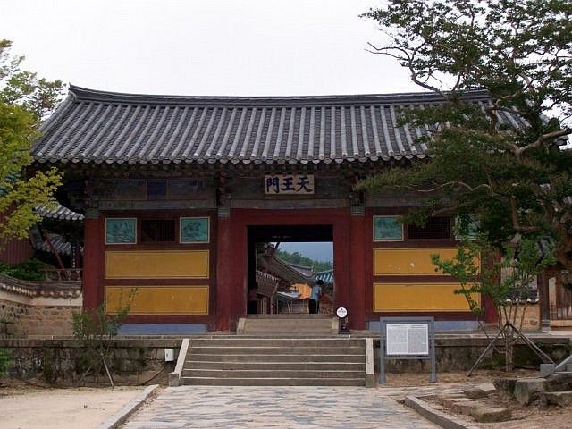 Temple Tongdosa - Porte des rois du ciel