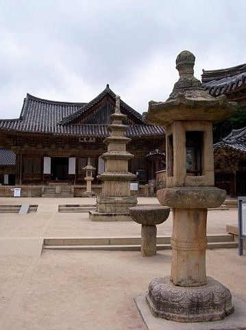 Temple Tongdosa - Lanternes et stupa