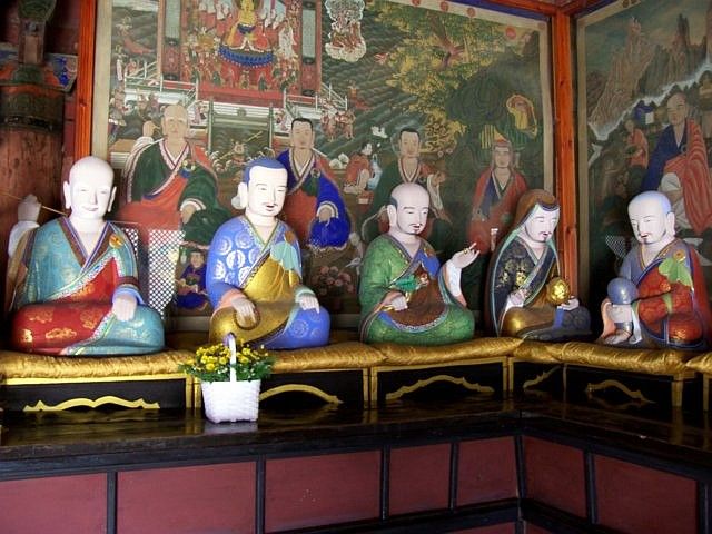 Temple Tongdosa - 5&nbsp;des 16&nbsp;disciples de Bouddha