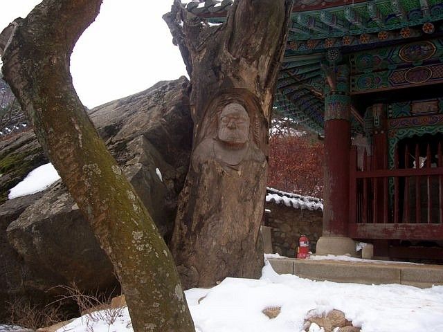 Temple Jeongdeungsa - Zoom sur une sculpture sur bois