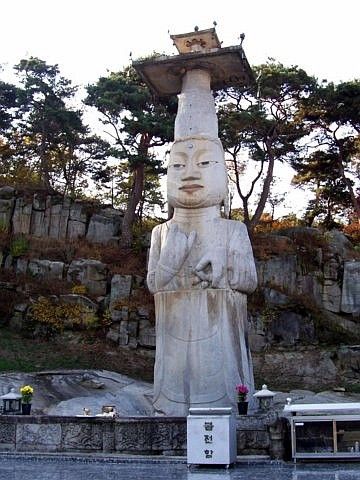 Temple Gwanchoksa - Statue du bouddha Maitreya (Mireuk en coréen)