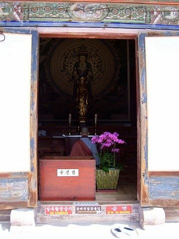 Temple Bulguksa - Bonze en prière