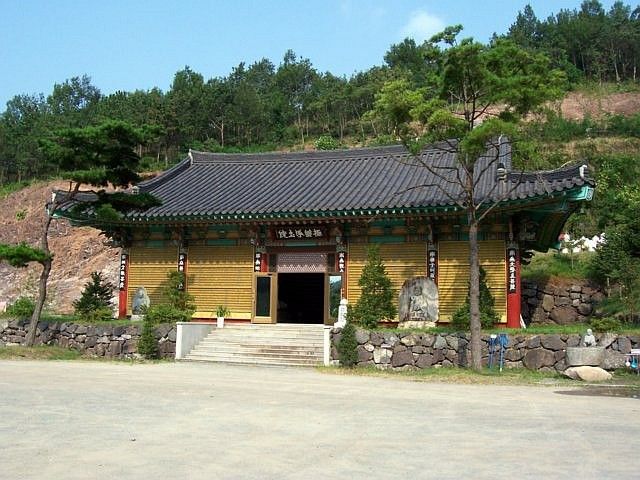 Manbulsa temple - Hall of bodhisattva Ksitigarbha