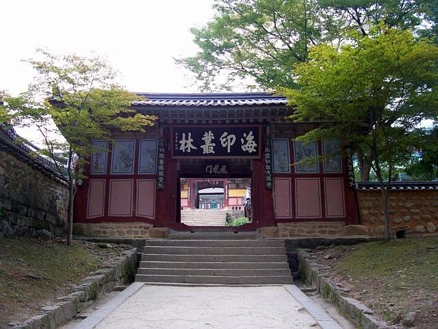 Haeinsa temple - Gate of the kings of Heaven