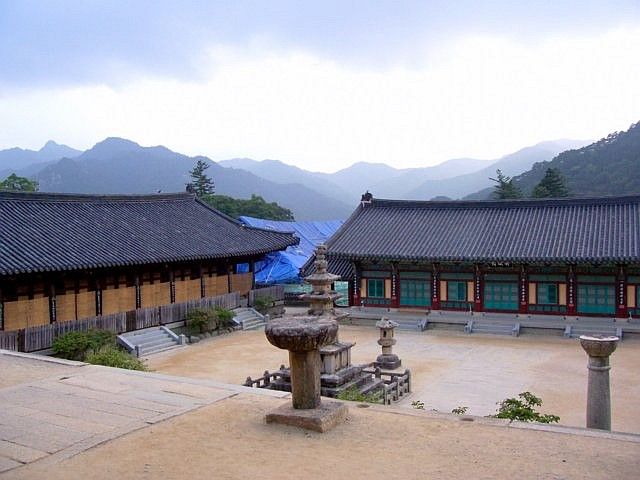 Haeinsa temple - Courtyard and landscapes
