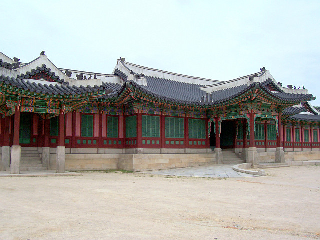 Changdeokgung palace - Entrance to the royal apartments