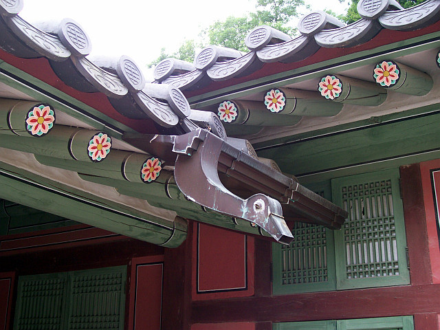 Changdeokgung palace - Gutter