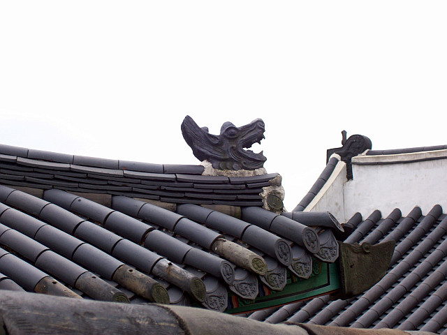 Palais de Changdeokgung - Toit avec tête de dragon