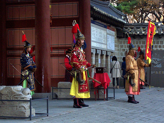 Deoksugung palace - Guards